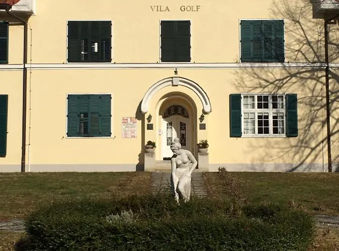 19 Golf Vacation Apartment